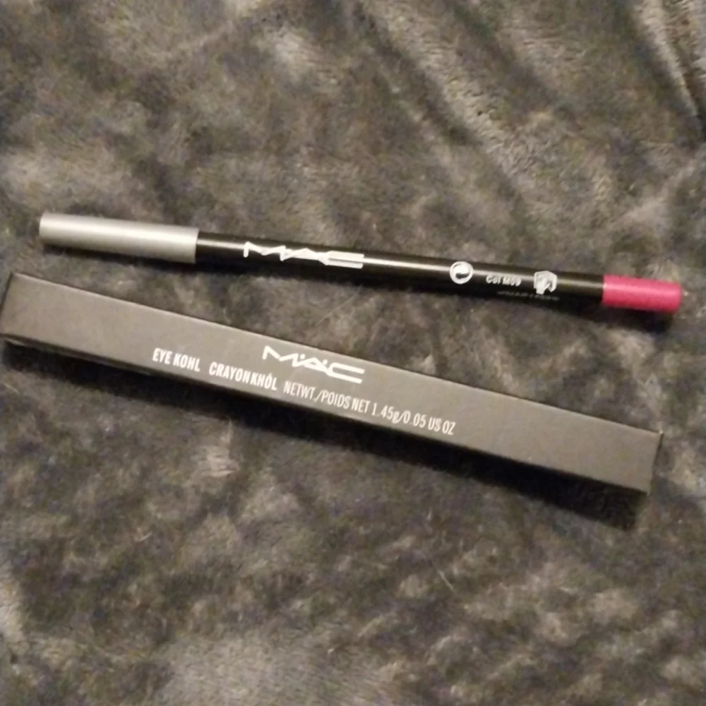 MAC lip/eyeliner